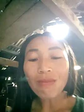 lucybaby00 online show from April 6, 2026, 4:10 am