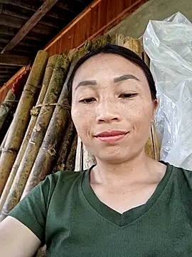 lucybaby00 online show from April 6, 2026, 4:46 am