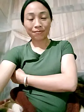 lucybaby00 online show from April 19, 2026, 10:36 am