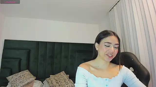 SaraWagner  online show from October 29, 2025, 12:24 am