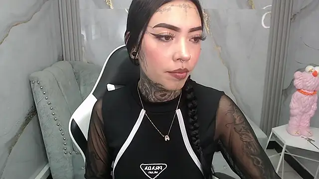 Ashley Blum v online show from November 20, 2025, 8:08 pm