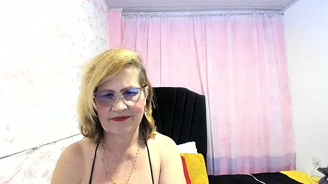 esmeraldaladys online show from October 12, 2025, 7:24 pm