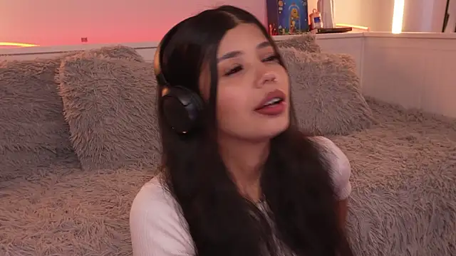 sophieee art online show from January 15, 2026, 9:07 pm