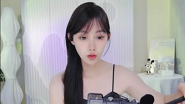 Nuan Qi online show from October 6, 2025, 2:20 am