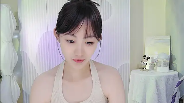 Nuan Qi online show from October 7, 2025, 1:47 am