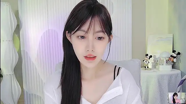 Nuan Qi online show from October 8, 2025, 1:36 am