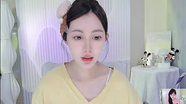 Nuan Qi online show from October 11, 2025, 2:44 am