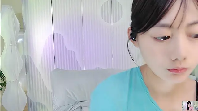 Nuan Qi online show from October 18, 2025, 2:36 am