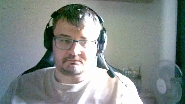 Snapshot of SirAbuser chatting on October 20, 2025, 8:15 am SirAbuser online show from October 20, 2025, 8:15 am