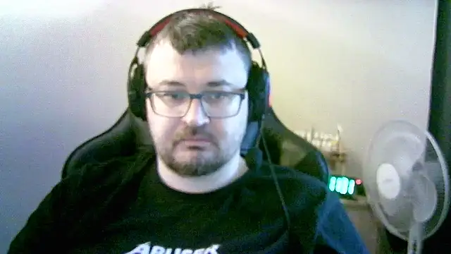 Snapshot of SirAbuser chatting on November 17, 2025, 8:31 am SirAbuser online show from November 17, 2025, 8:31 am