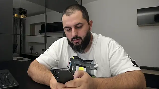 Snapshot of DravenPeak chatting on October 3, 2025, 10:07 pm DravenPeak online show from October 3, 2025, 10:07 pm