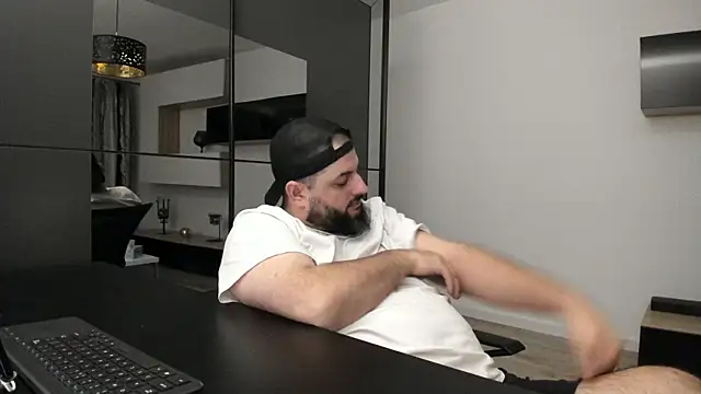 Snapshot of DravenPeak chatting on October 28, 2025, 11:29 pm DravenPeak online show from October 28, 2025, 11:29 pm