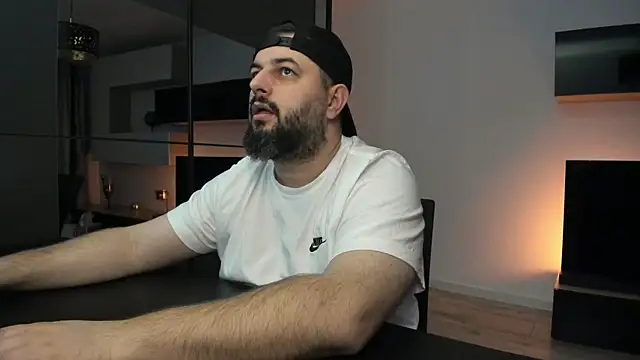 Snapshot of DravenPeak chatting on April 14, 2026, 5:52 pm DravenPeak online show from April 14, 2026, 5:52 pm