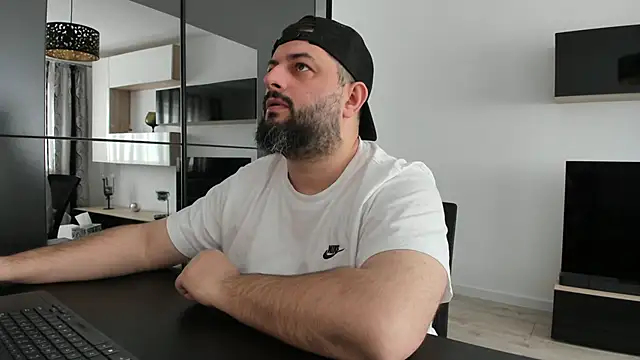 Snapshot of DravenPeak chatting on April 15, 2026, 8:10 am DravenPeak online show from April 15, 2026, 8:10 am