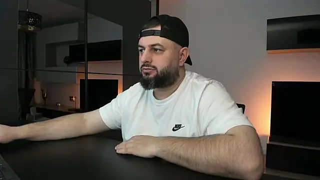 Snapshot of DravenPeak chatting on April 15, 2026, 8:31 pm DravenPeak online show from April 15, 2026, 8:31 pm