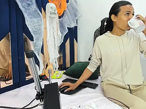 Aisha hotts777 online show from October 30, 2025, 4:58 am