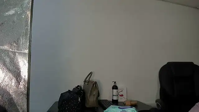 Aisha hotts777 online show from December 15, 2025, 2:27 am