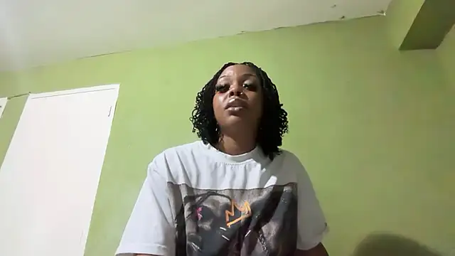 Liaprettygirl online show from May 23, 2026, 4:18 am