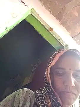 Pinky12A online show from October 31, 2025, 4:57 am