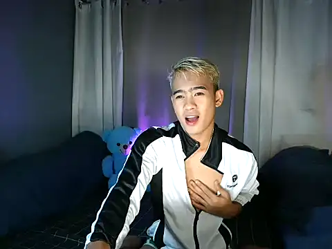 xx topless online show from November 12, 2025, 7:35 pm