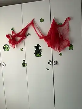 TenderLaGlamor online show from October 31, 2025, 11:55 am