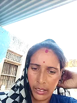 Snapshot of Arti13A chatting on May 10, 2026, 9:47 am Arti13A online show from May 10, 2026, 9:47 am