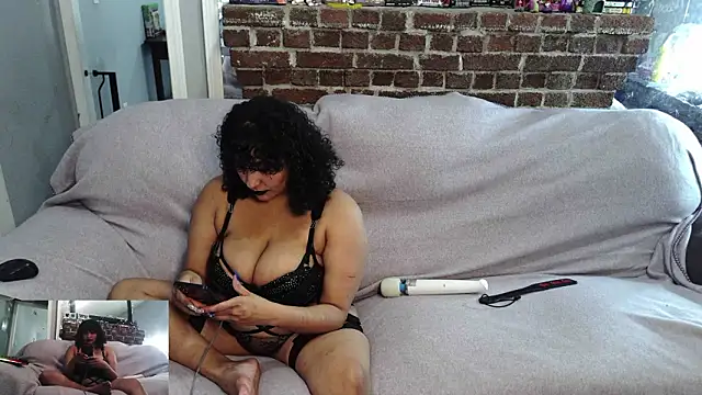 Mommybubbles2 online show from January 19, 2026, 12:03 am