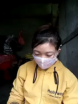 qychiu online show from November 18, 2025, 1:22 am