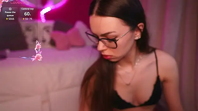 alexxisrae online show from March 6, 2026, 4:42 am