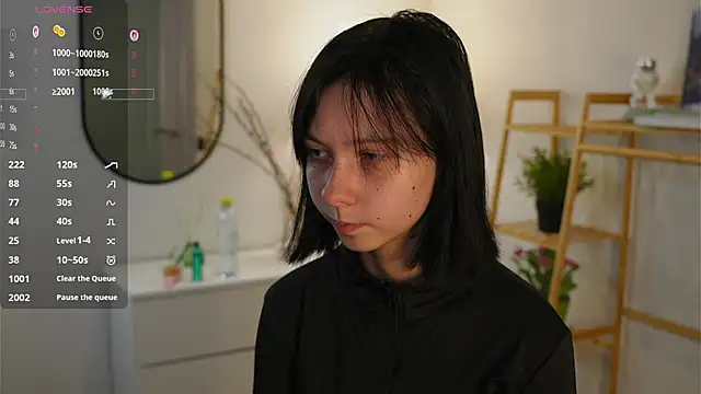 SuzanneHowse online show from November 8, 2025, 4:45 am