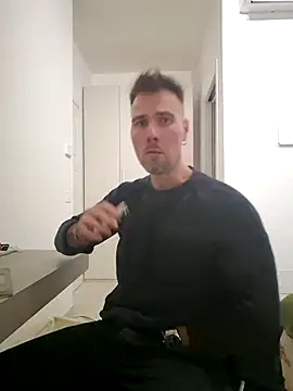 mrlyuis online show from December 4, 2025, 8:17 pm