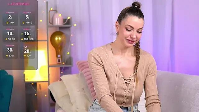 RebeccaRese online show from November 13, 2025, 9:08 am