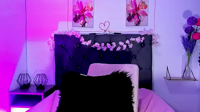 SagiraBelle online show from April 18, 2026, 7:58 pm