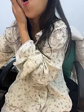 bunny b4nny online show from December 4, 2025, 2:59 pm