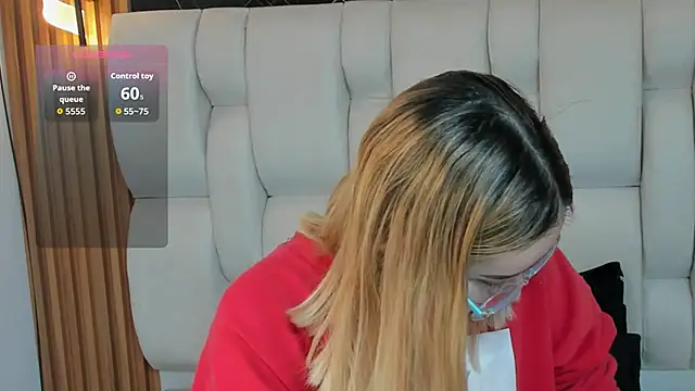 kristal joi dl online show from December 3, 2025, 11:19 am