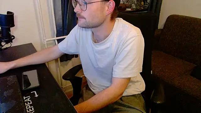 ChefDeLust online show from November 5, 2025, 5:46 pm