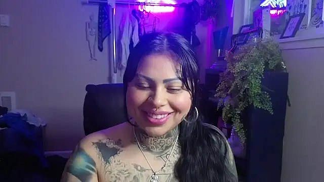 chicanachic13 online show from May 13, 2026, 3:26 am