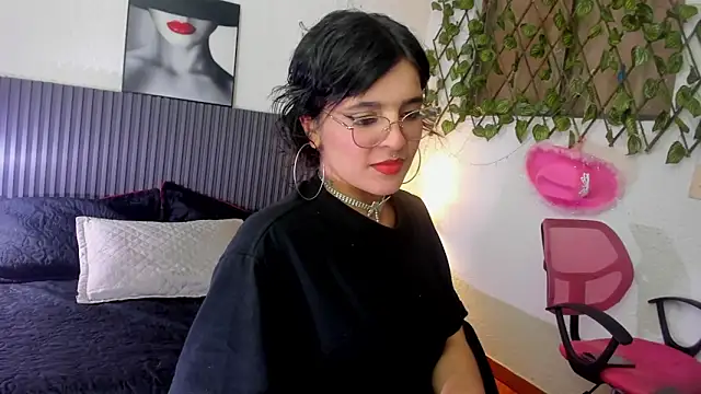 Saraah Dark online show from September 29, 2025, 3:22 am
