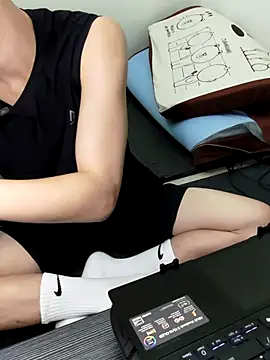 Snapshot of CYCYCYCYCY chatting on October 9, 2025, 2:15 pm CYCYCYCYCY online show from October 9, 2025, 2:15 pm