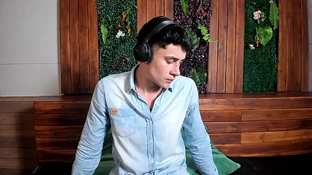 AustinJones  online show from February 7, 2026, 6:33 pm