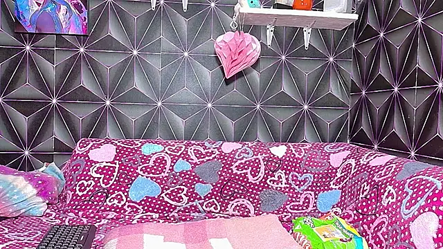 Shantall ks online show from February 26, 2026, 3:27 am