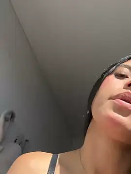 Snapshot of Victoria_alson chatting on July 28, 2026, 2:13 pm Victoria alson online show from July 28, 2026, 2:13 pm