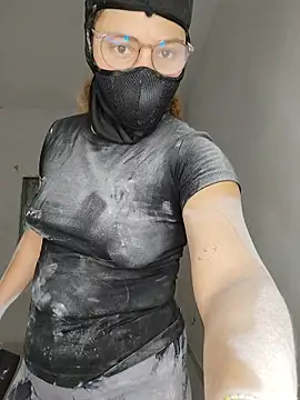 SirenRouge 69 online show from April 6, 2026, 6:53 pm