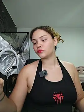 SirenRouge 69 online show from April 16, 2026, 7:47 pm