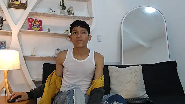 BEAUTY BOYS1 online show from September 12, 2025, 7:19 am