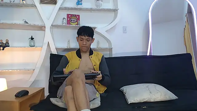 BEAUTY BOYS1 online show from October 10, 2025, 7:07 am