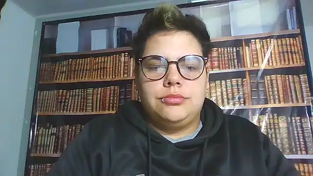 Snapshot of Hailey_Curvy chatting on November 11, 2025, 11:10 am Hailey Curvy online show from November 11, 2025, 11:10 am