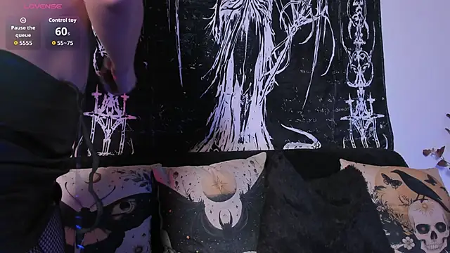 Seraphine hell online show from December 17, 2025, 4:29 am