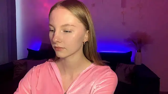 BrightAnnie online show from September 17, 2025, 3:14 pm