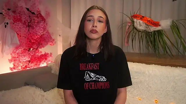 EviaRabasca online show from October 31, 2025, 11:44 am